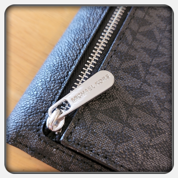 EUC Michael kors Black Jet Set Trifold Wallet - Picture 6 of 10